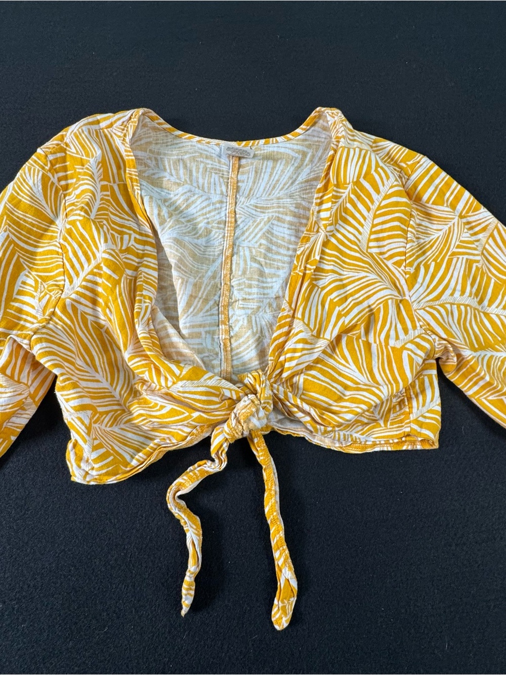 Shade & Shore Yellow Leaf-Print Tie-Front Cropped Blouse